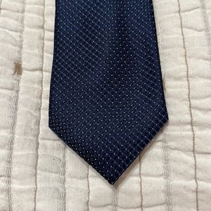 Men’s tie. Navy blue with white dots. Calvin Klein.